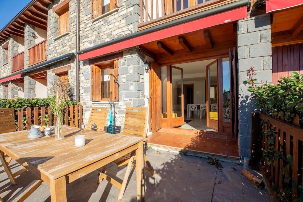 Casa Nieves Lägenhet Villanúa Exteriör bild