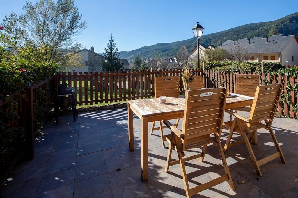 Casa Nieves Lägenhet Villanúa Exteriör bild
