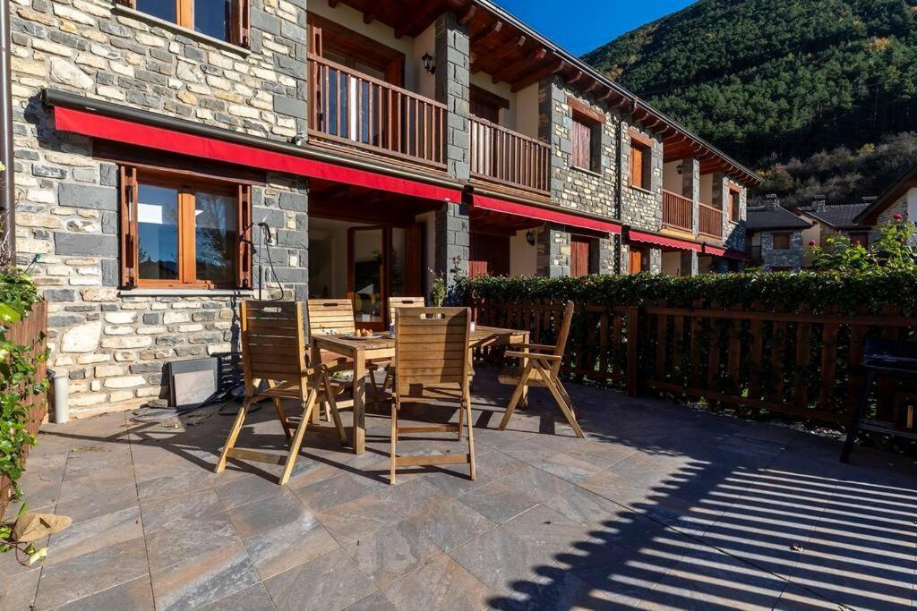 Casa Nieves Lägenhet Villanúa Exteriör bild